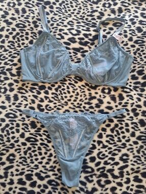 VS Lingerie Set (38C, L) New